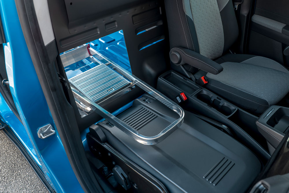 ford e_transit_courier eu Column_Card_E_Transit_Courier_06 1000x667 1000x667 folded seat extra room